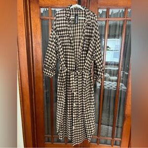 Boohoo Plus Black and Cream Long Sleeve Dress